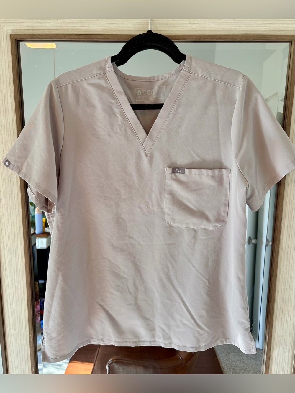 FIGS Women's Catarina One Pocket Scrub Top in Light Grey size Large